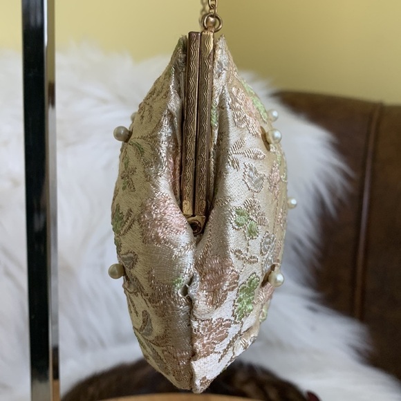Vintage Ivory Embroidered Beaded Small Kiss Lock Chain Strap Mini Evening Bag - Picture 3 of 17